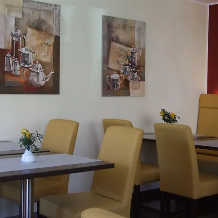 ロウスベルク 3* アーヘン